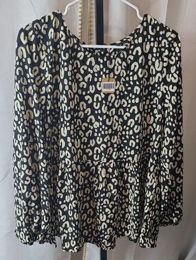 NWT Staccato Top- Blouse Size Medium